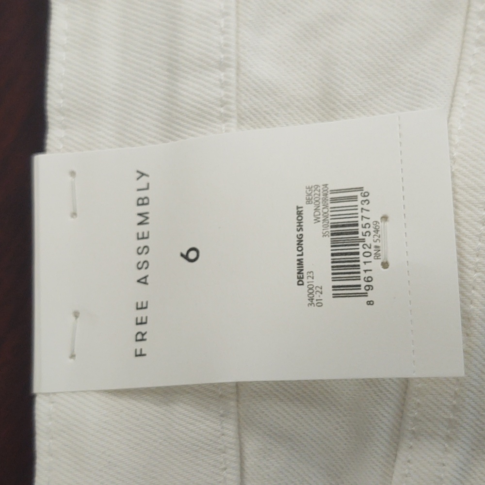 NWT Free Assembly Off White Jean Shorts with Distressed Hem Size 6 - Picture 3 of 8
